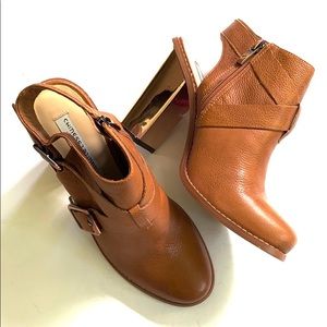 NWOT Chinese Laundry leather heels